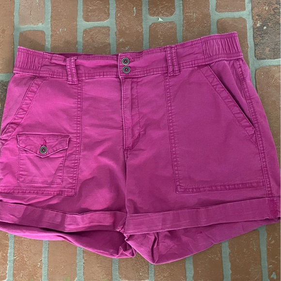 Time & Tru size 14 magenta, rolled cuff shorts, elastic waist,, 4in inseam - Picture 1 of 4
